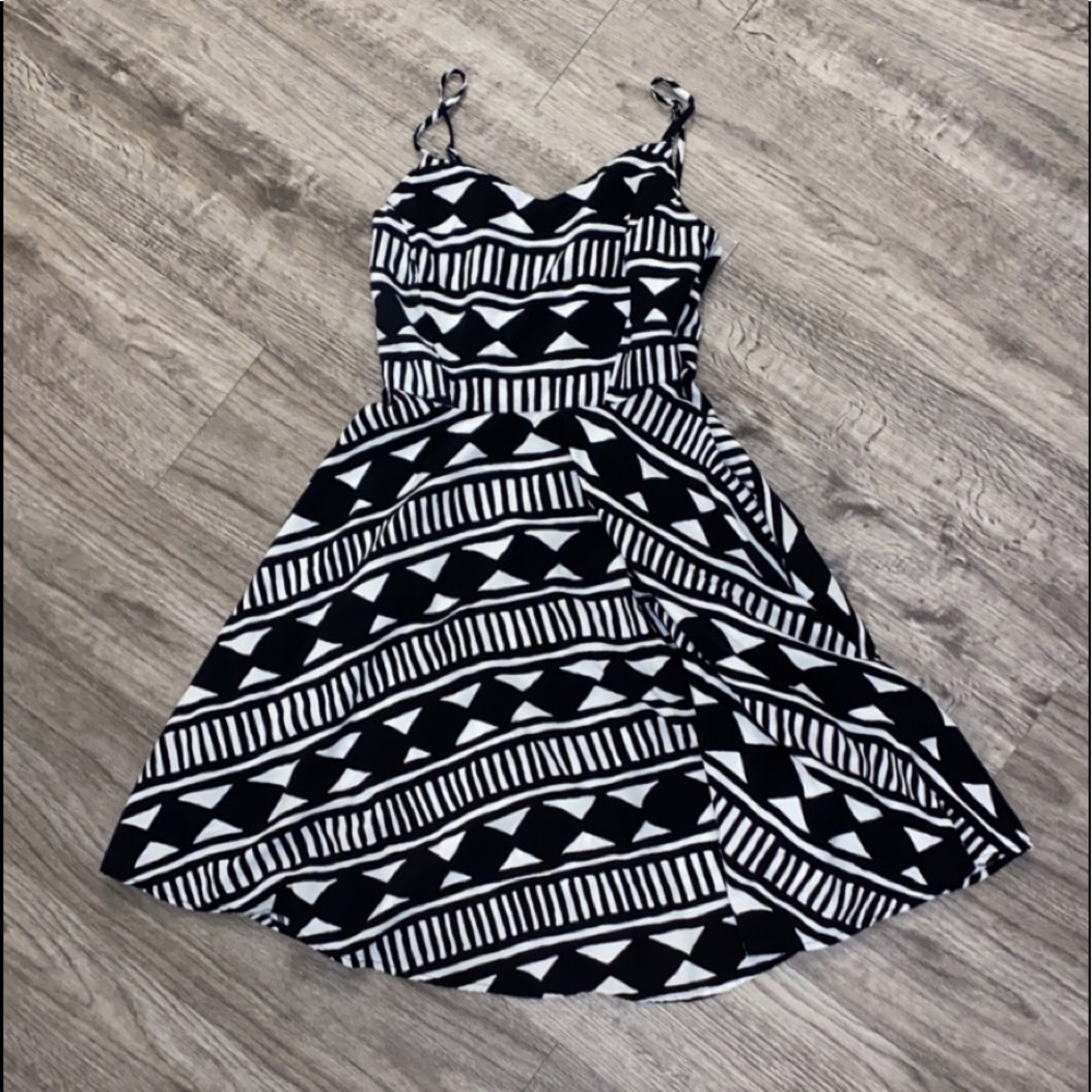 Small Black and white pattern dress